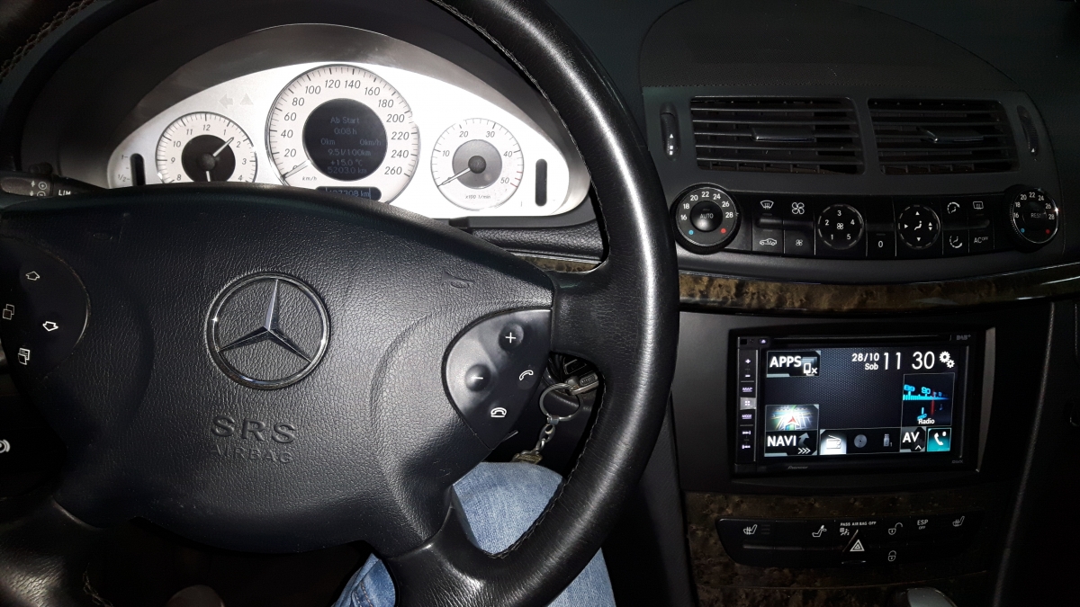 Mercedes W211.jpg